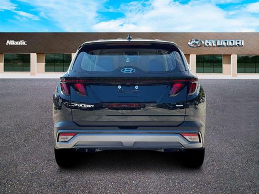 Phantom Black 2026 Hyundai TUCSON SE