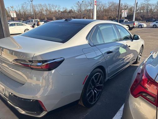 2024 BMW 740 i xDrive