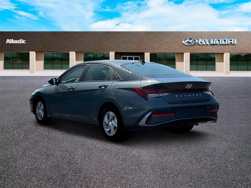 2025 Hyundai ELANTRA SE