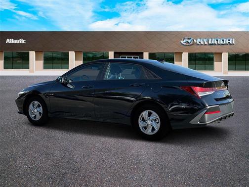 2025 Hyundai ELANTRA SE