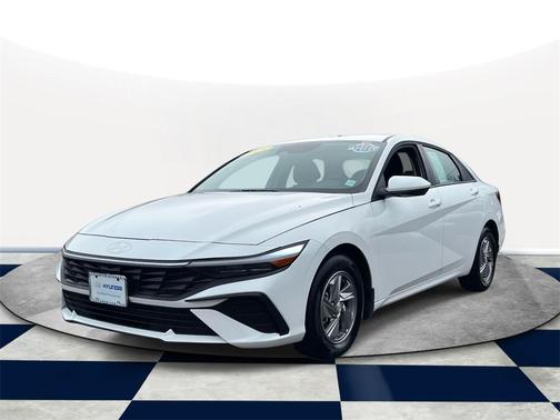 2025 Hyundai ELANTRA SE