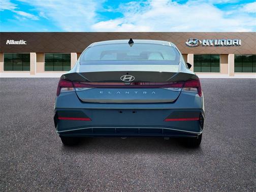 2025 Hyundai ELANTRA SE