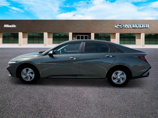 2025 Hyundai ELANTRA SE