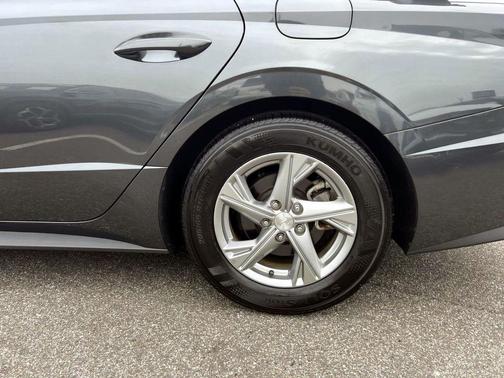 2022 Hyundai SONATA SE