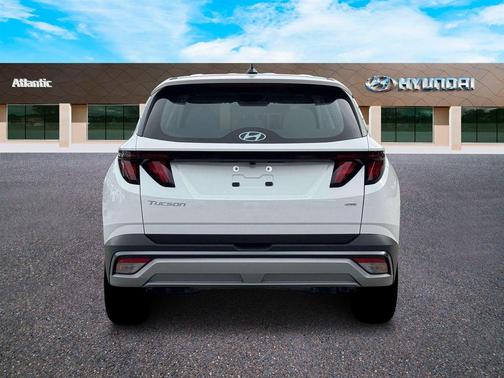 White Pearl 2026 Hyundai TUCSON SE