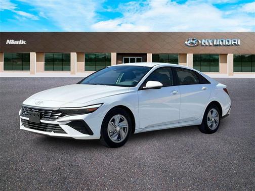 2025 Hyundai ELANTRA SE