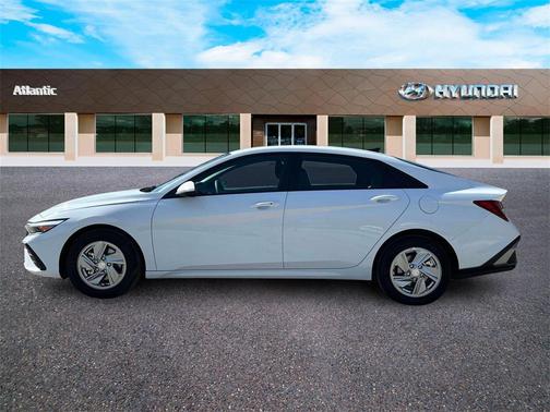 2025 Hyundai ELANTRA SE