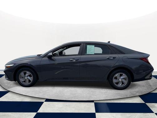 Gray 2024 Hyundai ELANTRA SE