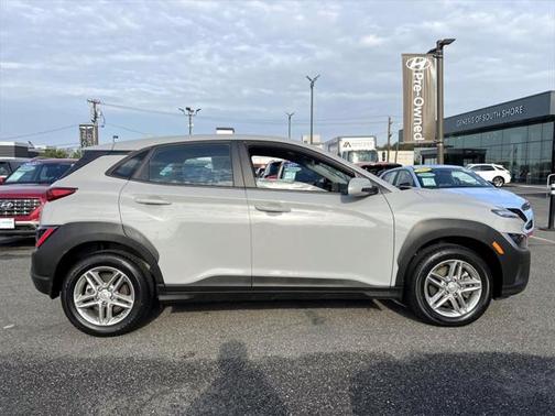 2022 Hyundai KONA SE