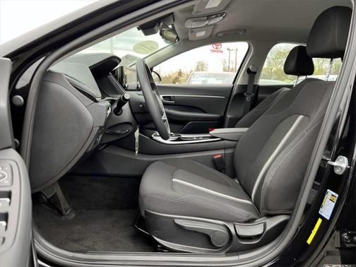 2022 Hyundai SONATA SE