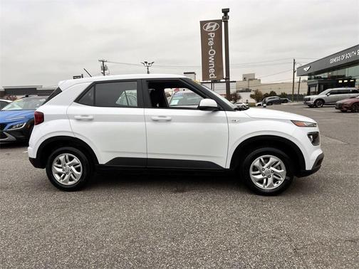 2023 Hyundai VENUE SE