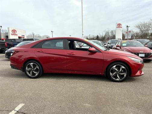 2023 Hyundai ELANTRA SEL