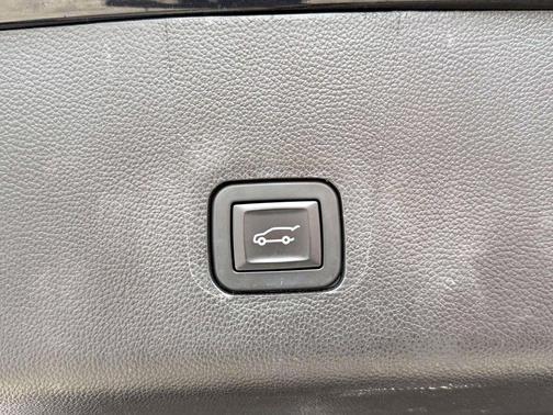 Mosaic Black Metallic 2019 Chevrolet Traverse LT Cloth