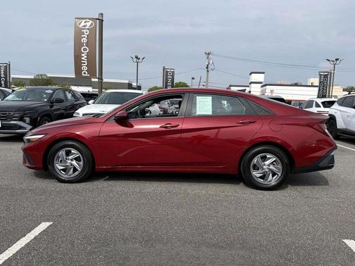 Red 2024 Hyundai ELANTRA SE