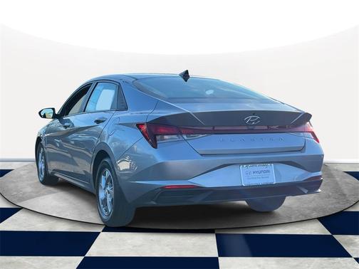 2023 Hyundai ELANTRA SE