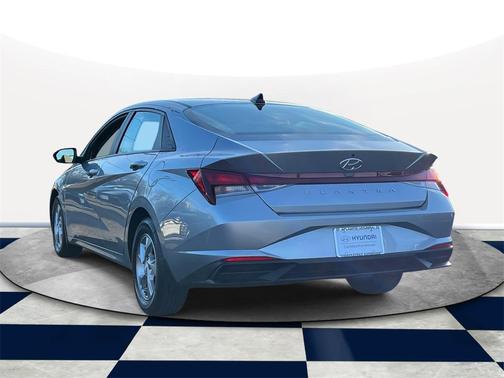 2023 Hyundai ELANTRA SE