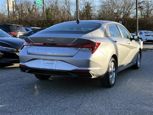 2023 Hyundai ELANTRA SE