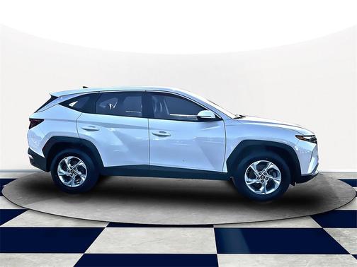 2022 Hyundai TUCSON SE