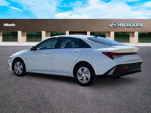 2025 Hyundai ELANTRA SE