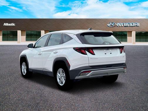 White Pearl 2026 Hyundai TUCSON SE