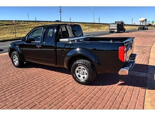 Photo 4 of 25 of 2015 Nissan Frontier S