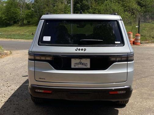 Silver Zynith 2026 Jeep Grand Wagoneer Limited