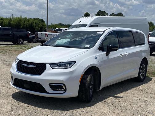 2025 Chrysler Pacifica Hybrid Select