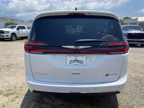 2025 Chrysler Pacifica Hybrid Select
