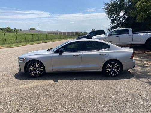 Silver 2024 Volvo S60 B5 Plus Dark Theme