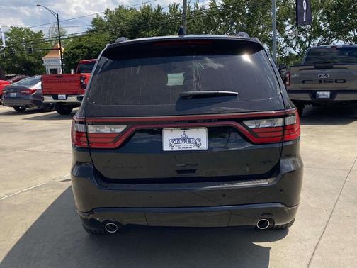 DB Black Crystal Clearcoat 2026 Dodge Durango GT