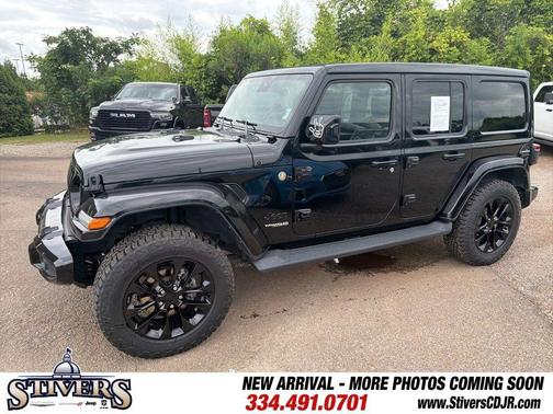 Black Clearcoat 2021 Jeep Wrangler Unlimited Sahara Altitude