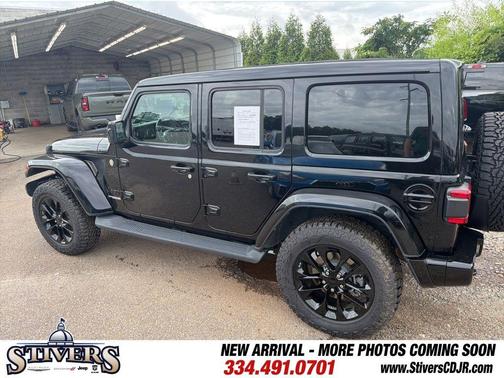 Black Clearcoat 2021 Jeep Wrangler Unlimited Sahara Altitude
