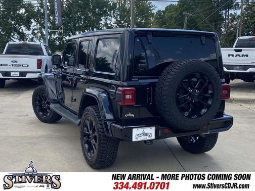 Black Clearcoat 2021 Jeep Wrangler Unlimited Sahara Altitude