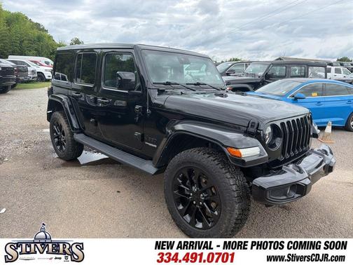 Black Clearcoat 2021 Jeep Wrangler Unlimited Sahara Altitude