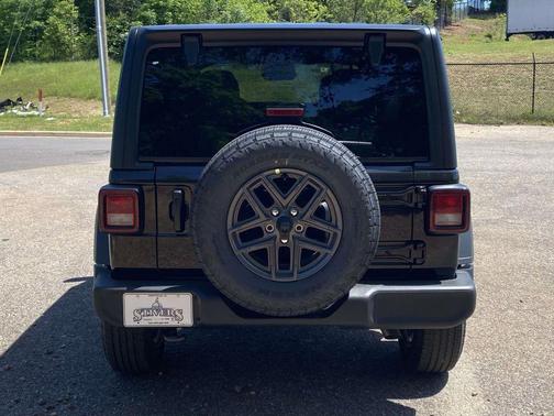 Black Clearcoat 2026 Jeep Wrangler Sport