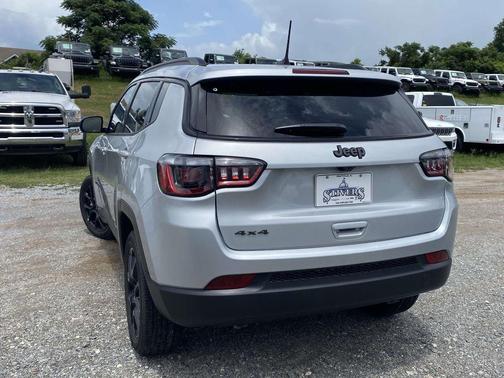 Silver Zynith 2026 Jeep Compass Latitude
