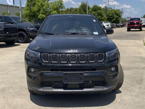 Diamond Black 2026 Jeep Compass Latitude
