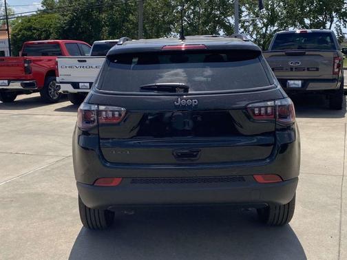Diamond Black 2026 Jeep Compass Latitude