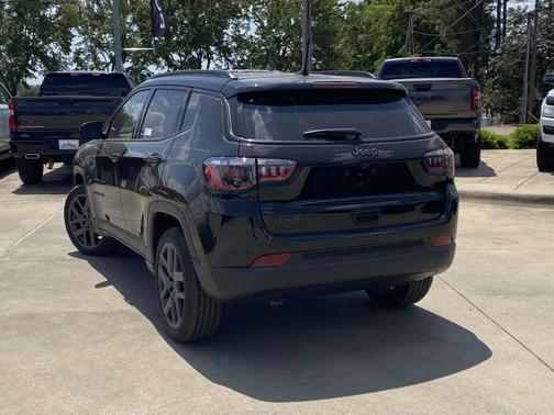 Diamond Black 2026 Jeep Compass Latitude