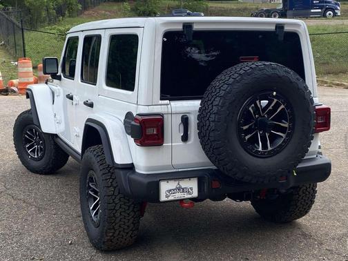 Bright White Clearcoat 2026 Jeep Wrangler Rubicon