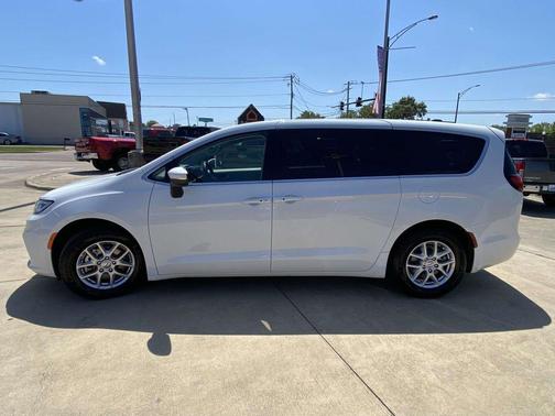 Bright White Clearcoat 2023 Chrysler Pacifica Touring-L