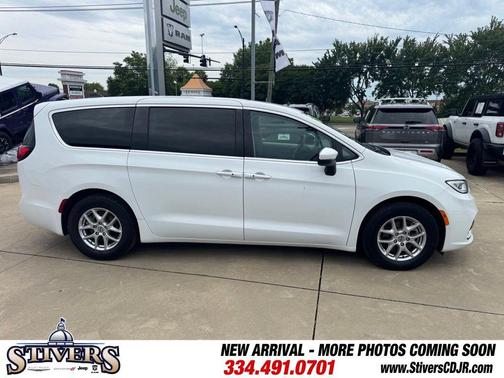 Bright White Clearcoat 2023 Chrysler Pacifica Touring-L
