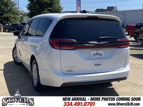 Bright White Clearcoat 2023 Chrysler Pacifica Touring-L