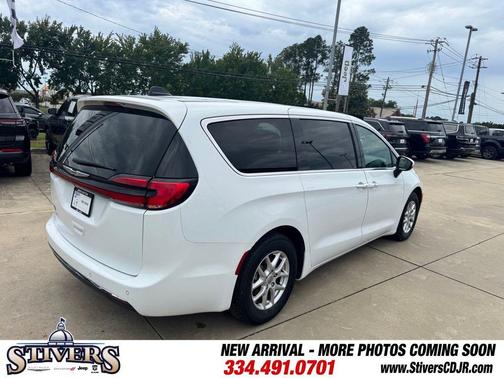 Bright White Clearcoat 2023 Chrysler Pacifica Touring-L