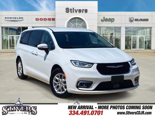 Bright White Clearcoat 2023 Chrysler Pacifica Touring-L