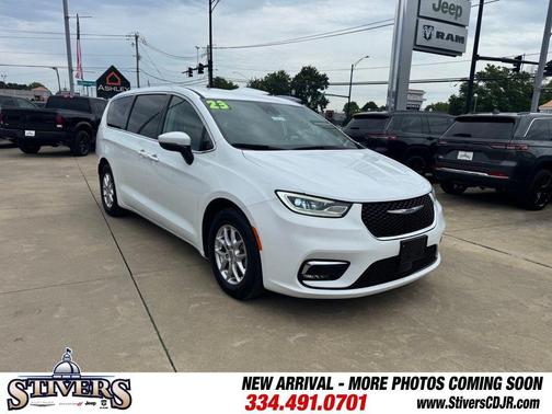Bright White Clearcoat 2023 Chrysler Pacifica Touring-L