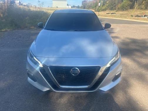 2019 Nissan Altima 2.0 SR