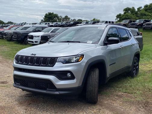 Silver Zynith 2026 Jeep Compass Latitude