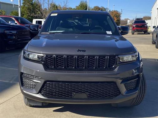 2025 Jeep Grand Cherokee Laredo