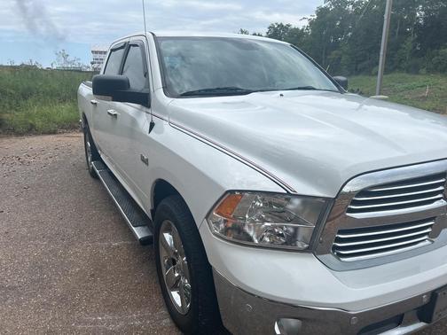 2016 RAM 1500 SLT